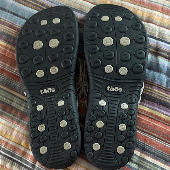 Taos Footwear Black and Gray Sandals - Picture 5 of 5